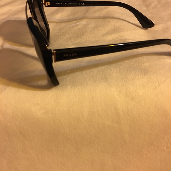 Prada Women Sunglasses - Picture 4 of 8